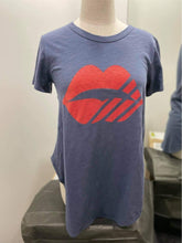 Load image into Gallery viewer, LE ROUGE KISSES TEE INDIGO
