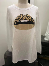 Load image into Gallery viewer, LEOPARD GOLDEN LIPS L/S TEE

